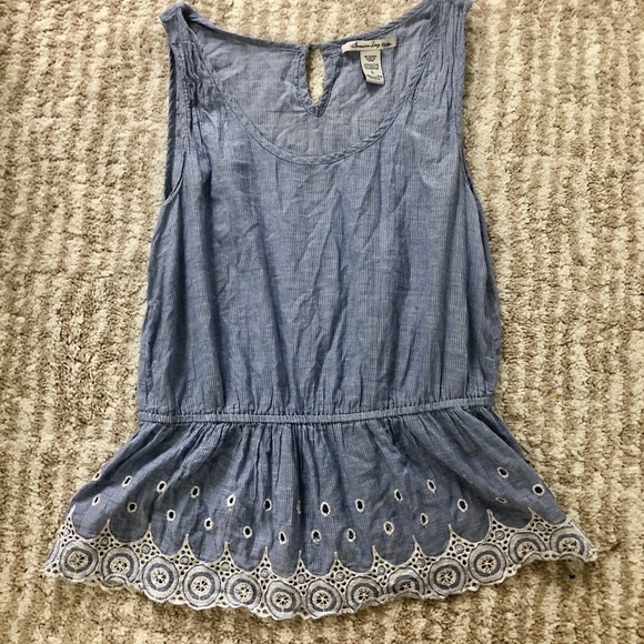 Boho Top with Eyelet Hem 🥰 - Picture 2 of 4